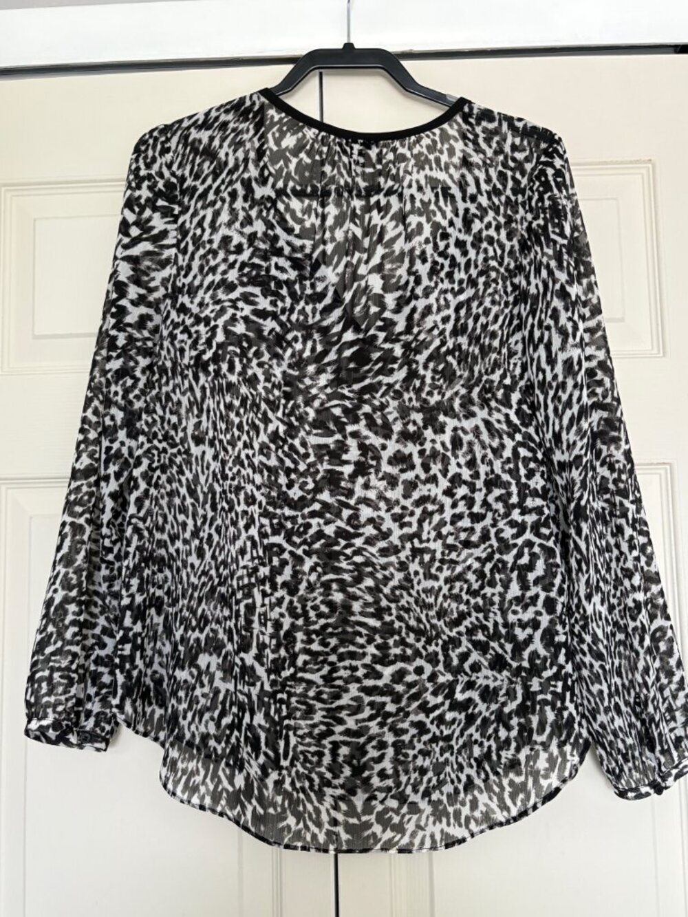 Woman's Top - Picture 2 of 4